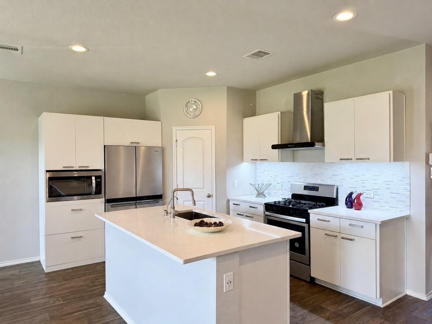 21523 Victoria Harbor Drive