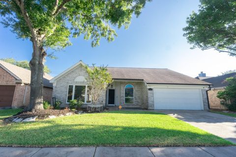 Photo of 16039 Surrey Woods Drive, Friendswood, TX 77546 (MLS # 50089973)