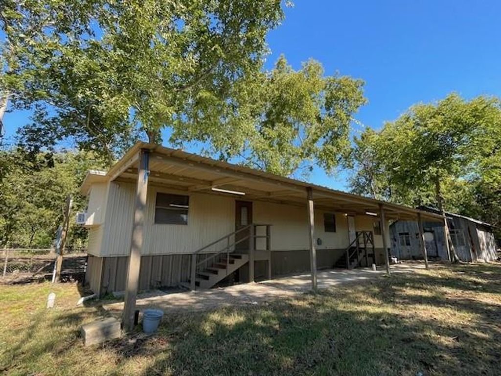Photo of 307 Prairie Street #B, Highlands, TX 77562 (MLS # 25940323)