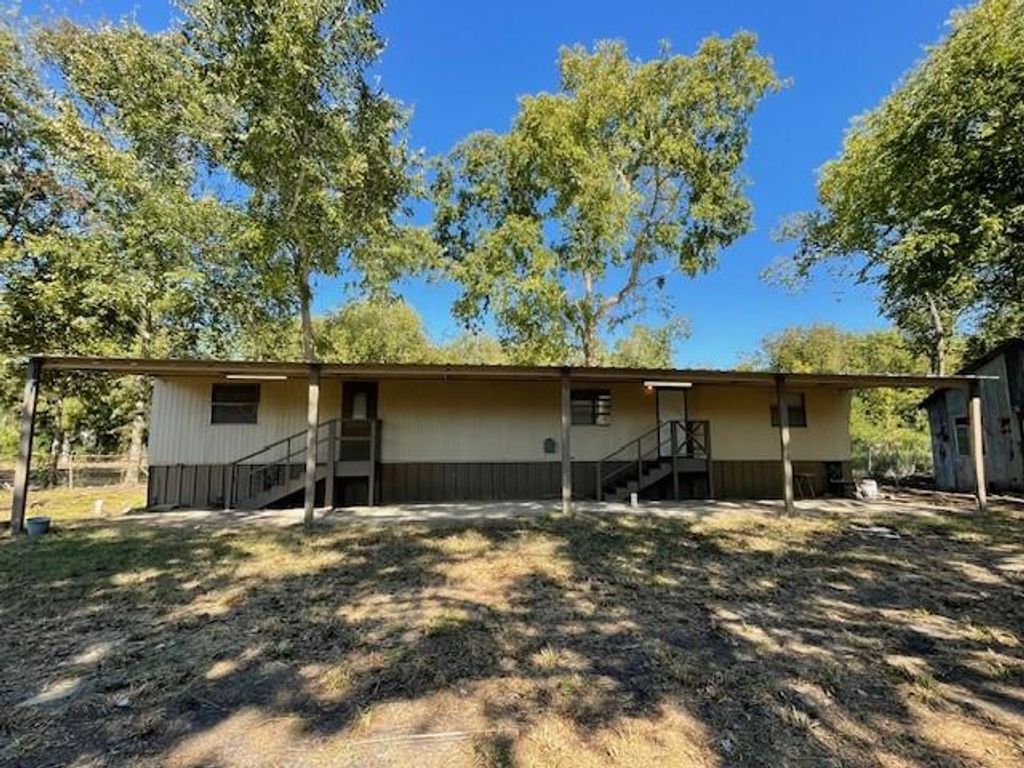 Photo of 307 Prairie Street #B, Highlands, TX 77562 (MLS # 25940323)