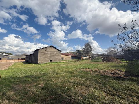 Photo of 1702 S Baylor Street, Brenham, TX 77833 (MLS # 17155378)