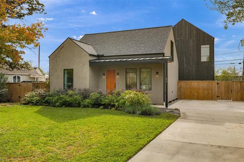 Photo of 419 W 30th Street, Houston, TX 77018 (MLS # 45355785)