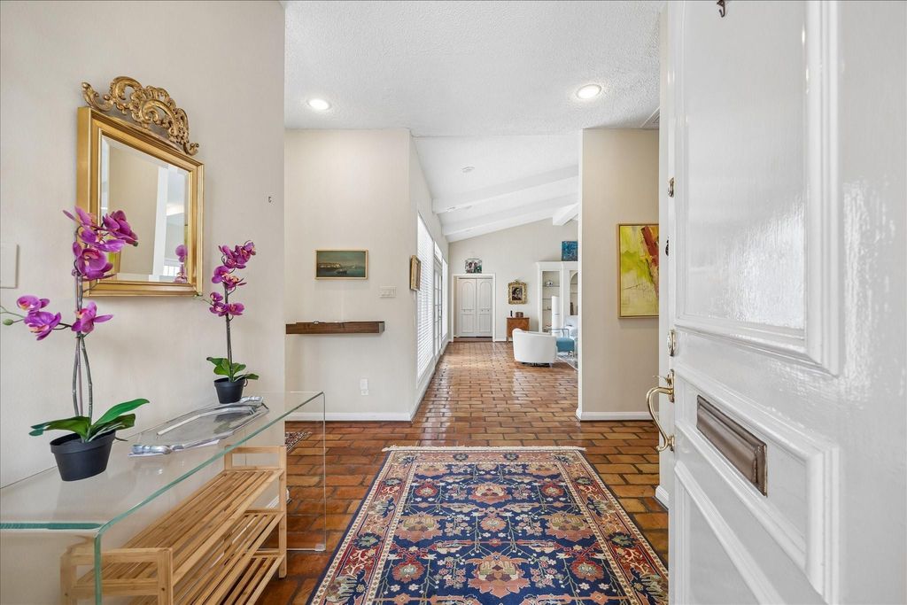 Photo of 246 Gessner Road, Houston, TX 77024 (MLS # 30342894)