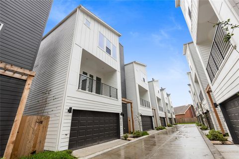Photo of 812 Elkhart Street #E, Houston, TX 77091 (MLS # 15286592)