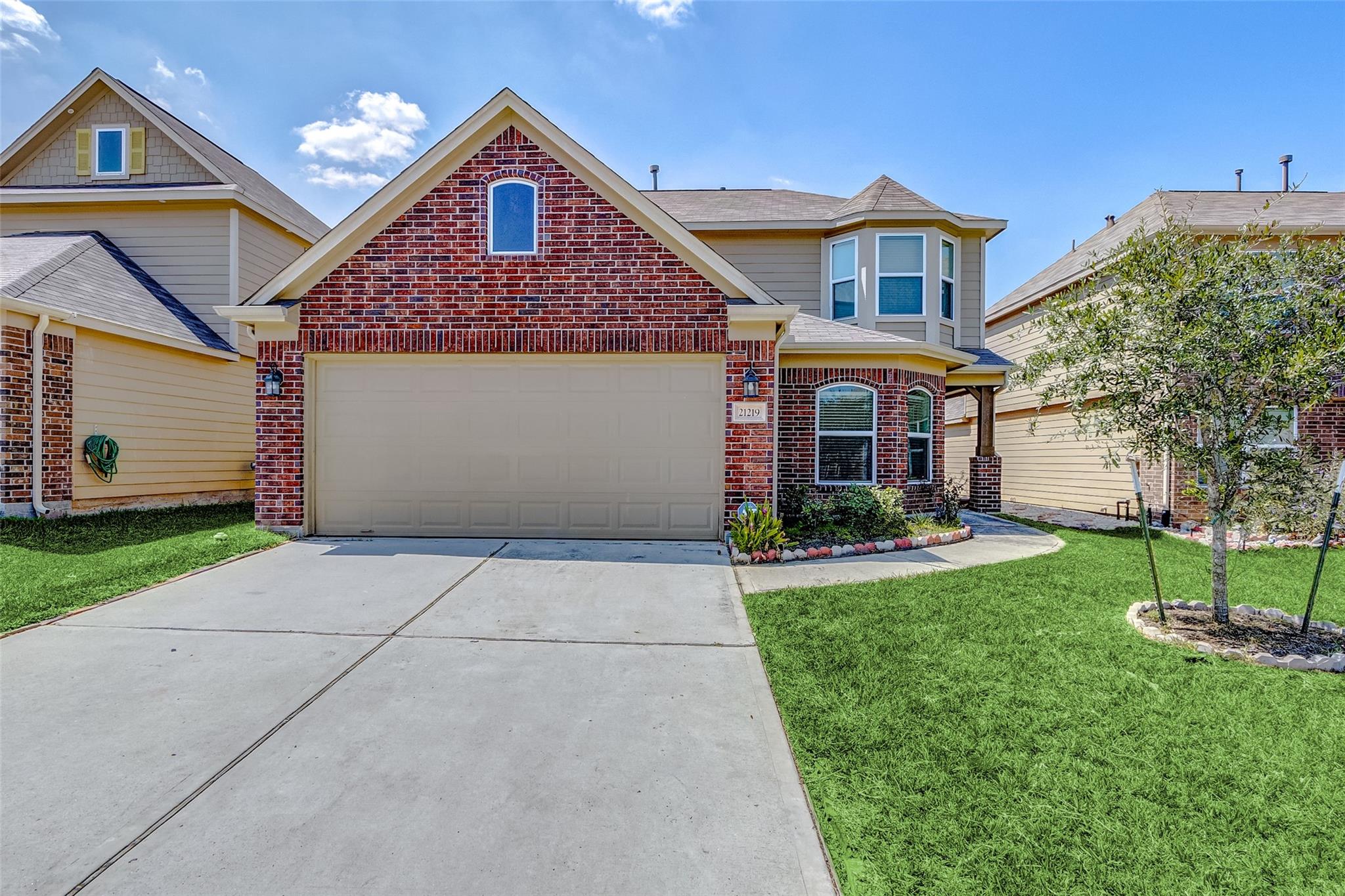 21219 Fox Hillside Way