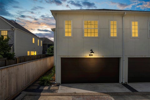 Photo of 1606 Westside Gardens Ln Lane, Houston, TX 77055 (MLS # 73580475)