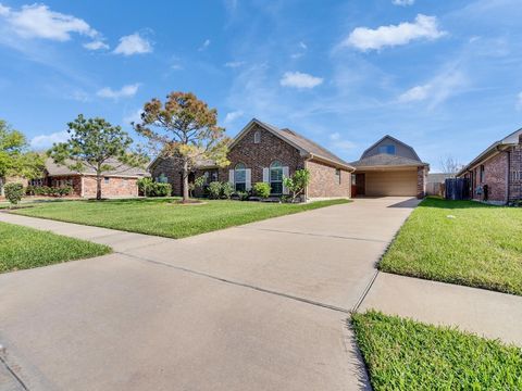 Homes For Sale - 6827 Davy Crockett Drive<br/> Manvel, TX 77578
