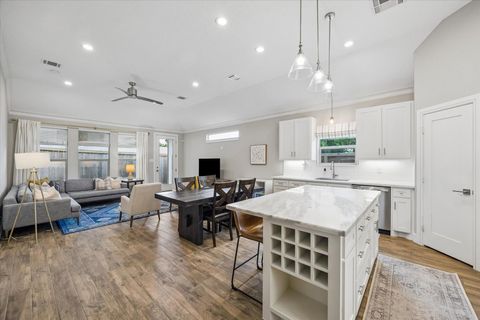 Photo of 940 W 21 Street, Houston, TX 77008 (MLS # 5222597)