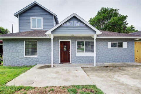 Photo of 5406 Bataan Road, Houston, TX 77033 (MLS # 61403588)