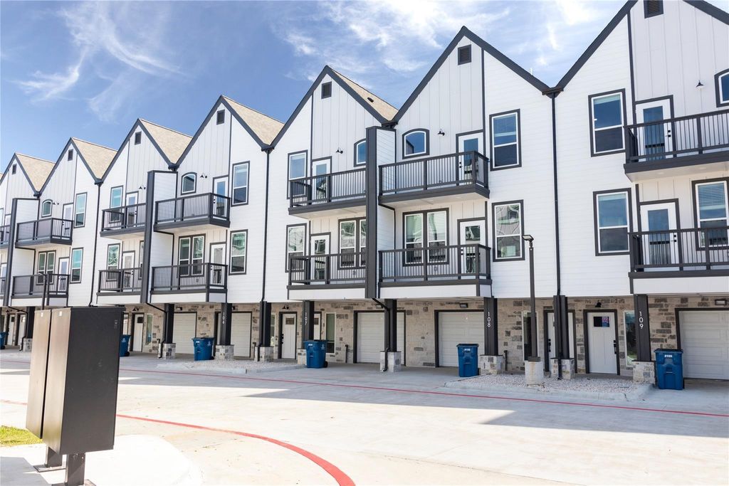 Photo of 2519 Washington Street #205, Waller, TX 77484 (MLS # 11378559)