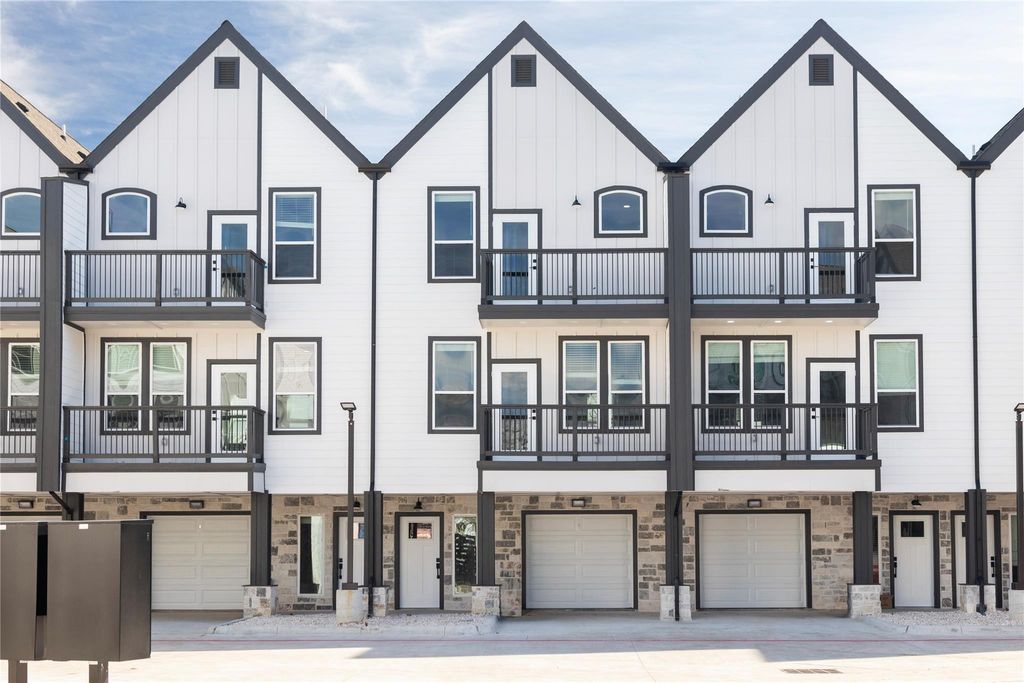 Photo of 2519 Washington Street #205, Waller, TX 77484 (MLS # 11378559)