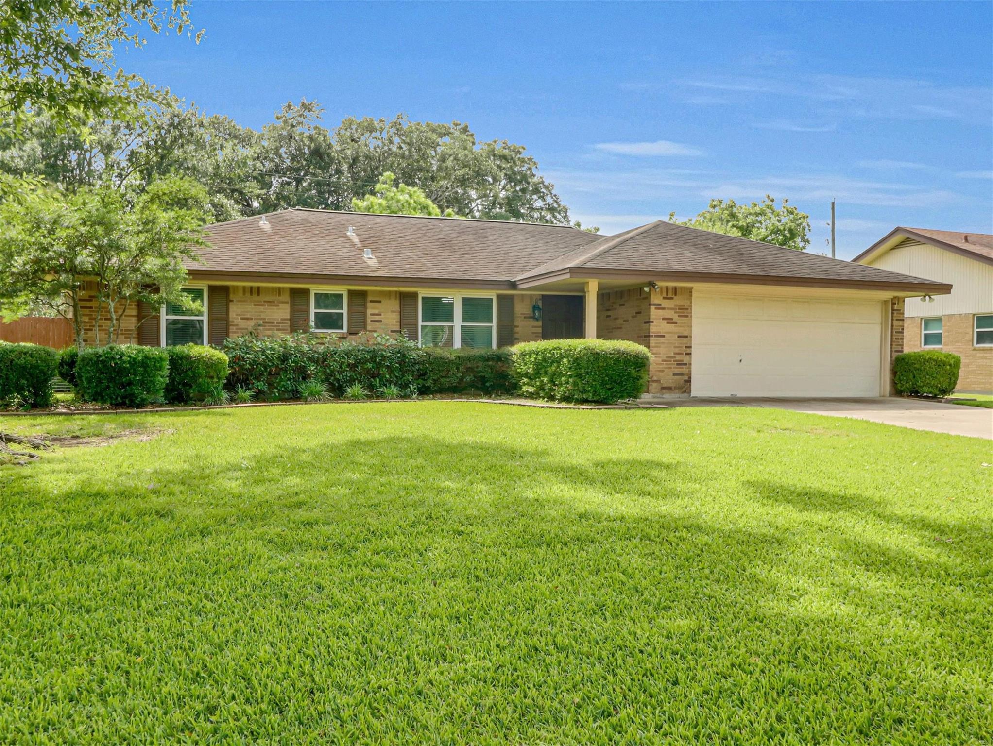 805 Bluebonnet Lane