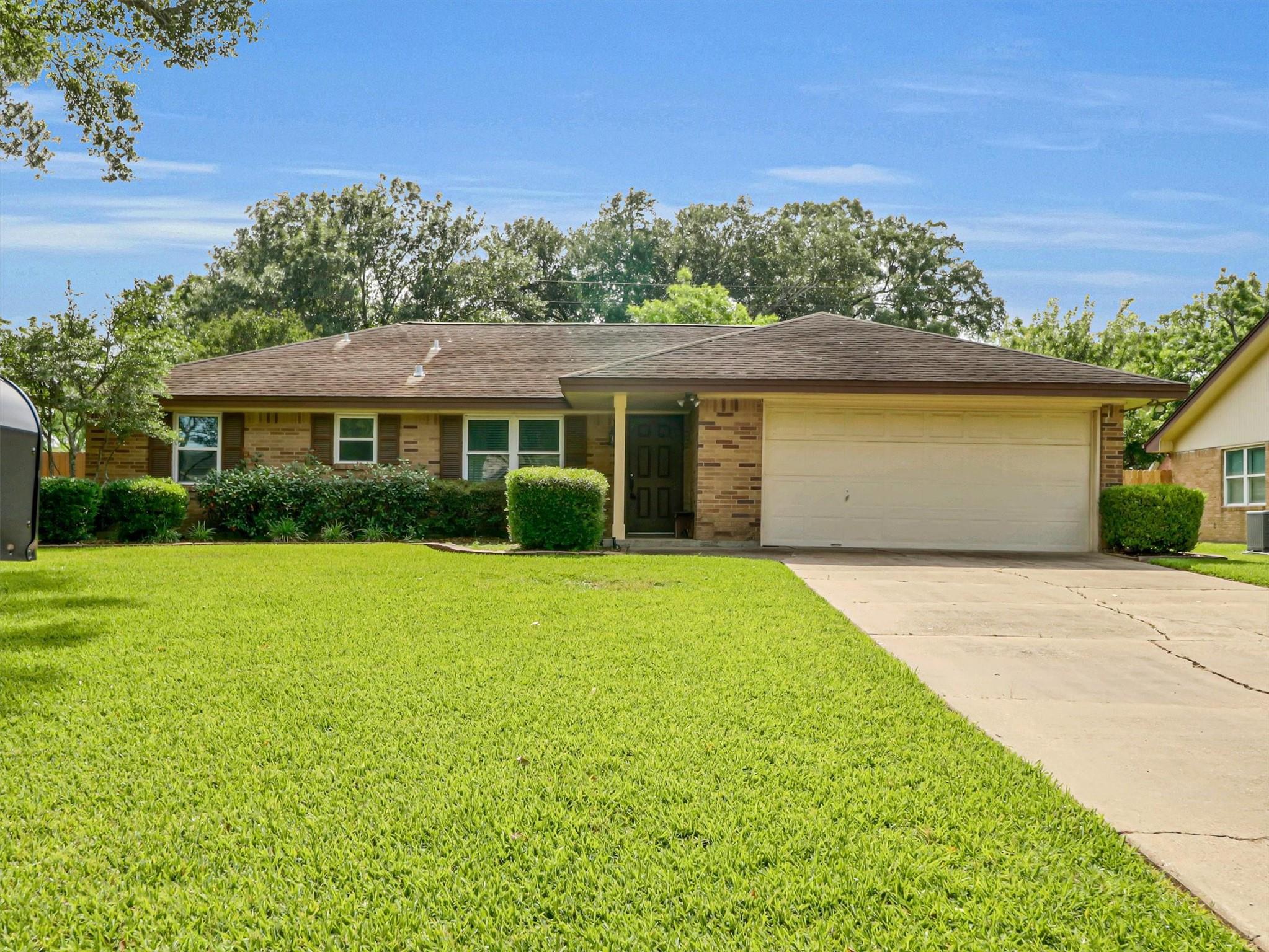 805 Bluebonnet Lane