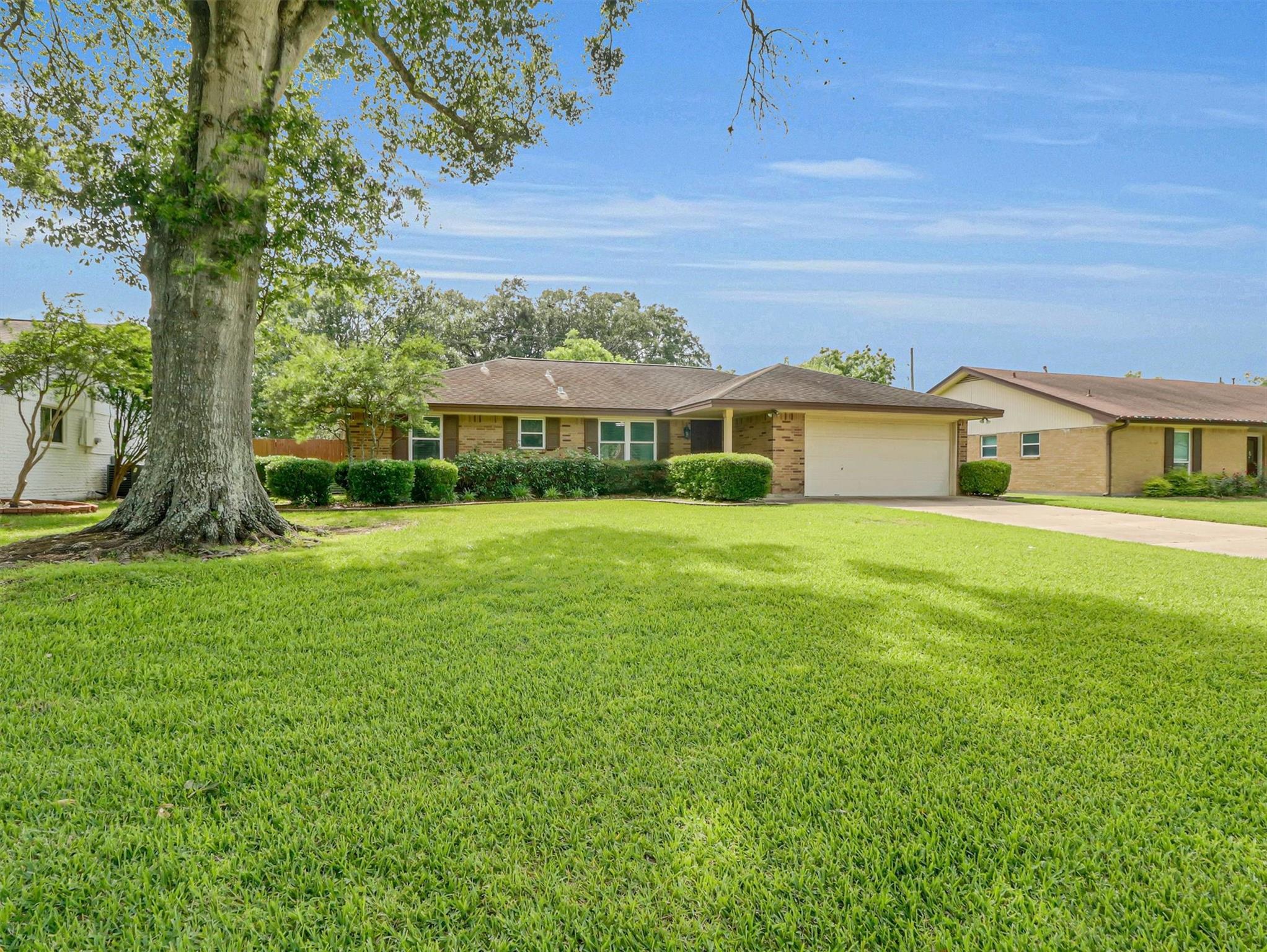 805 Bluebonnet Lane