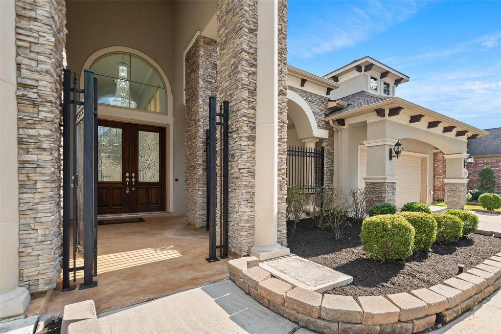Photo of 2948 S Cotswold Manor Drive, Kingwood, TX 77339 (MLS # 72152436)