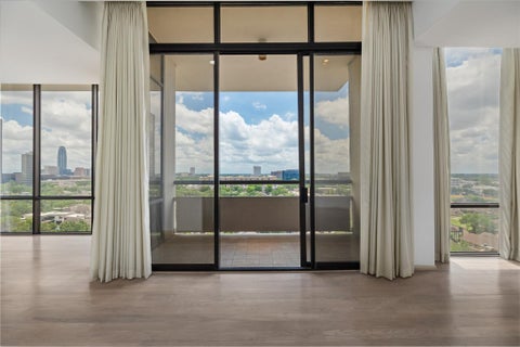 Condo For Sale - 1111 Bering Drive #1202<br/> Houston, TX 77057