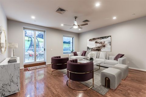Photo of 914 Main Street #812, Houston, TX 77002 (MLS # 55753669)