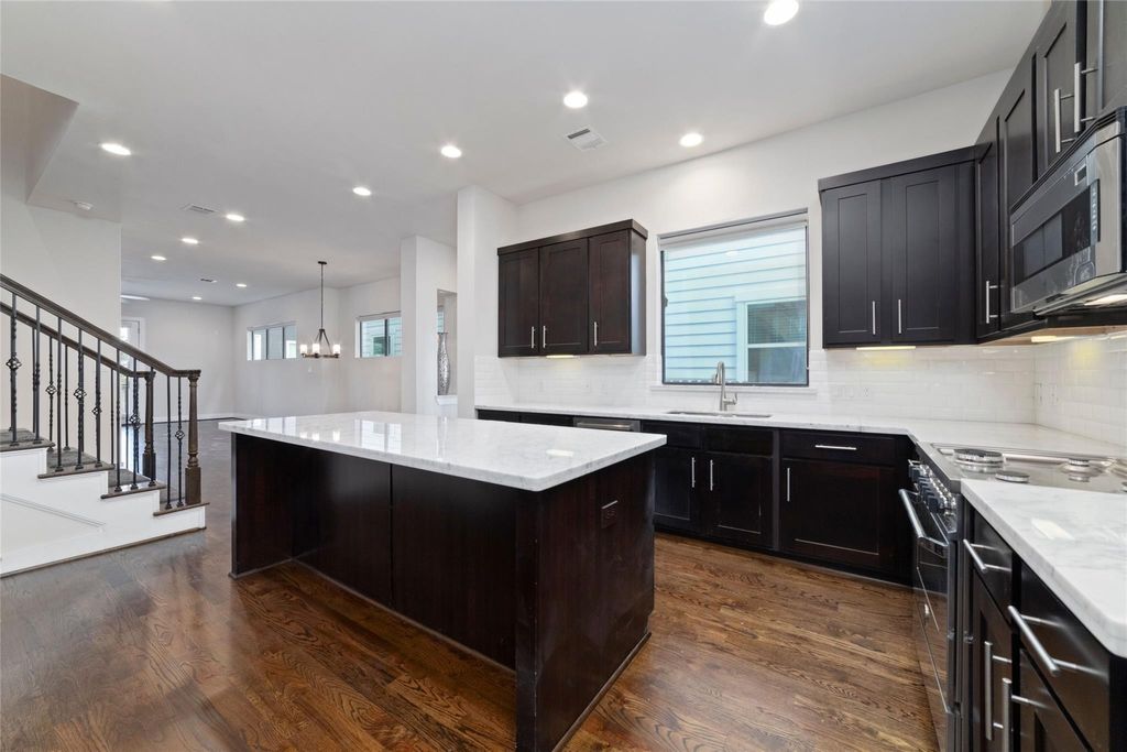 Photo of 1917 W 15th Street #A, Houston, TX 77008 (MLS # 81837390)