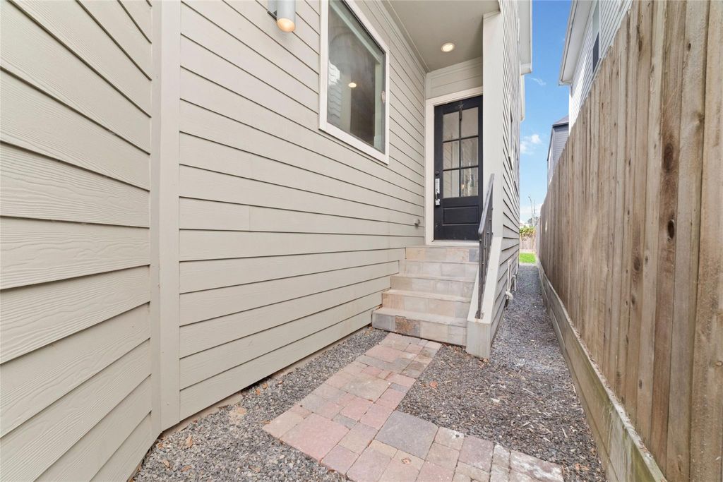 Photo of 1917 W 15th Street #A, Houston, TX 77008 (MLS # 81837390)