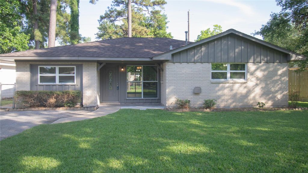 Photo of 322 Broad Ripple Drive, Houston, TX 77336 (MLS # 5921802)