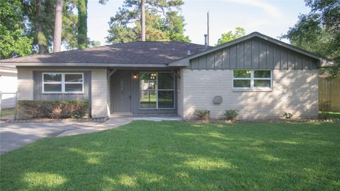 Photo of 322 Broad Ripple Drive, Houston, TX 77336 (MLS # 5921802)