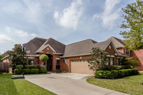 Photo of 6706 Ashworth Drive, Sugar Land, TX 77479 (MLS # 85825573)