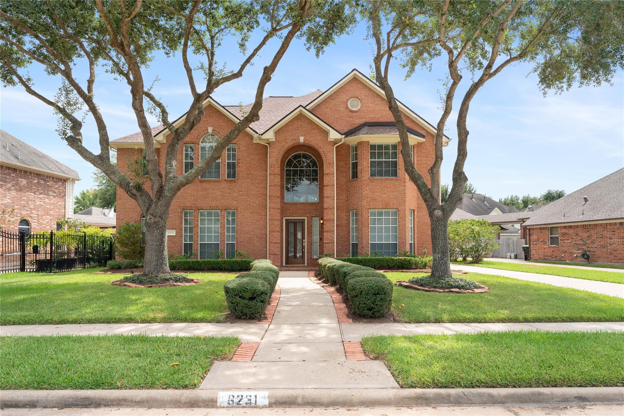 6231 Surfside Lane