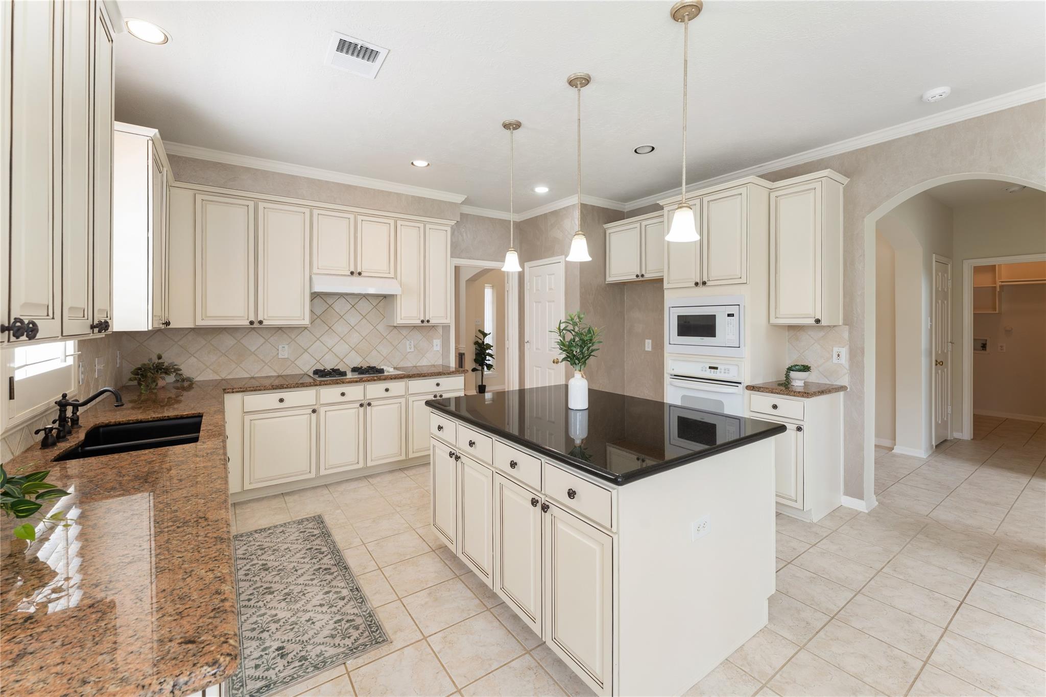 6231 Surfside Lane