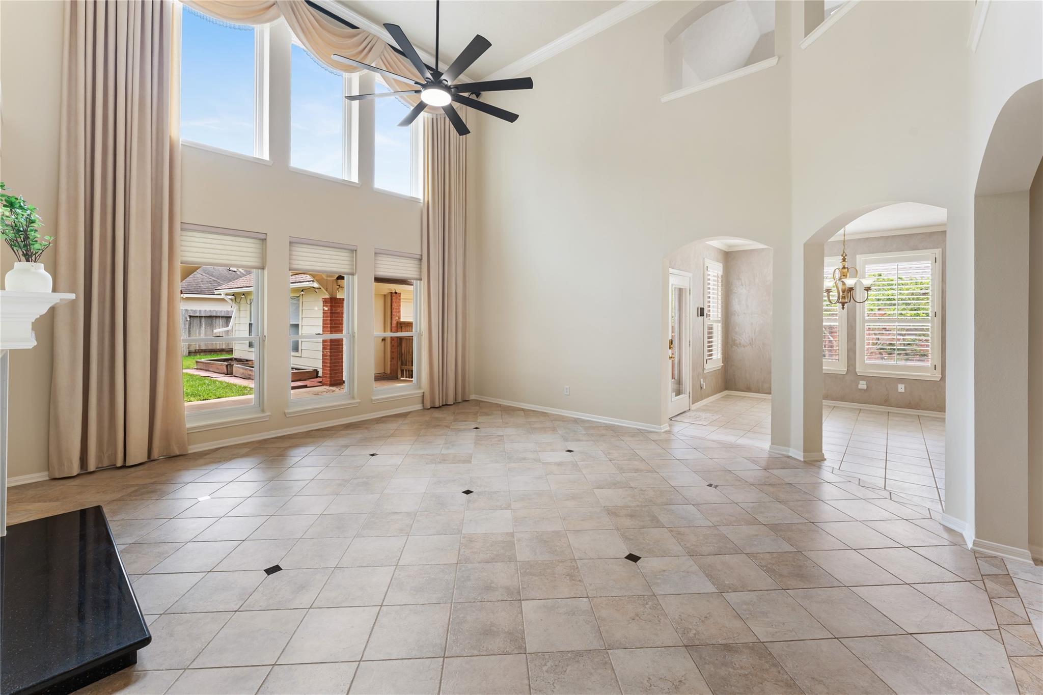 6231 Surfside Lane
