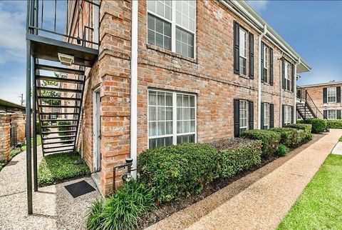 Photo of 6410 Del Monte Drive #89, Houston, TX 77057 (MLS # 22285176)