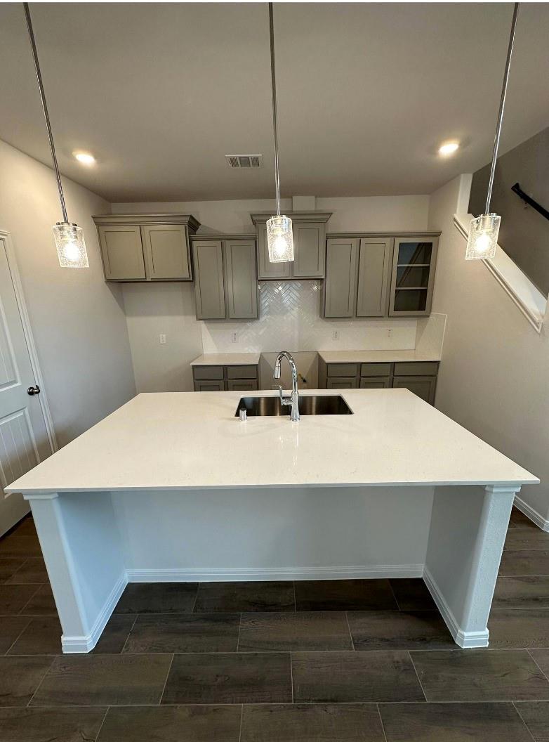 10127 Basil Beebalm Trl