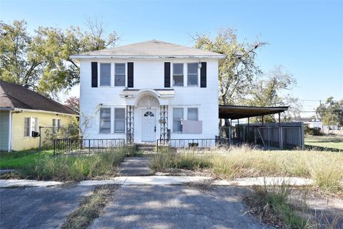 Photo of 908 6th Street, Rosenberg, TX 77471 (MLS # 8110452)