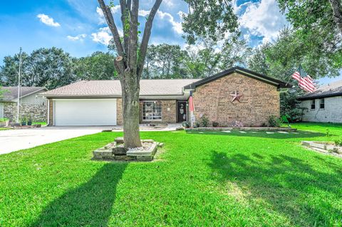 Photo of 5404 Tanglebriar Drive, Dickinson, TX 77539 (MLS # 22456905)