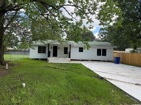 Photo of 210 E Doel Bean St ST, Kirbyville, TX 75956 (MLS # 32040712)