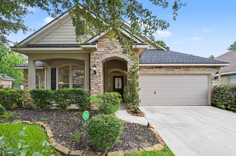 Photo of 7 Fraiser Fir Place, Spring, TX 77389 (MLS # 17819872)