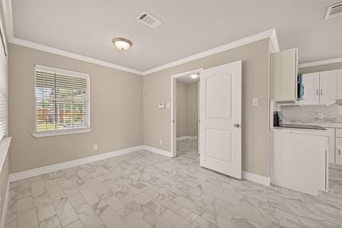 Tiny photo for 1102 Belaya Lane, Houston, TX 77090 (MLS # 97689761)