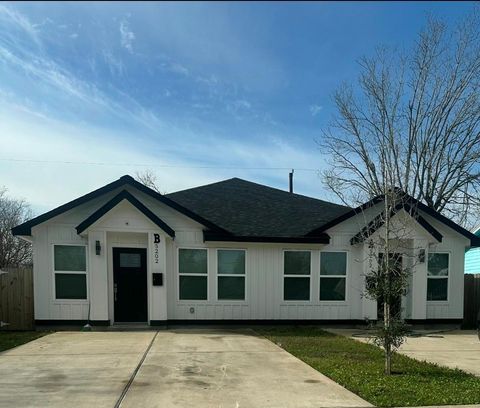 Photo of 5202 Northridge Drive #B, Houston, TX 77033 (MLS # 10103137)