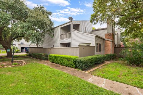 Photo of 1621 Prairie Mark Lane, Houston, TX 77077 (MLS # 26601878)