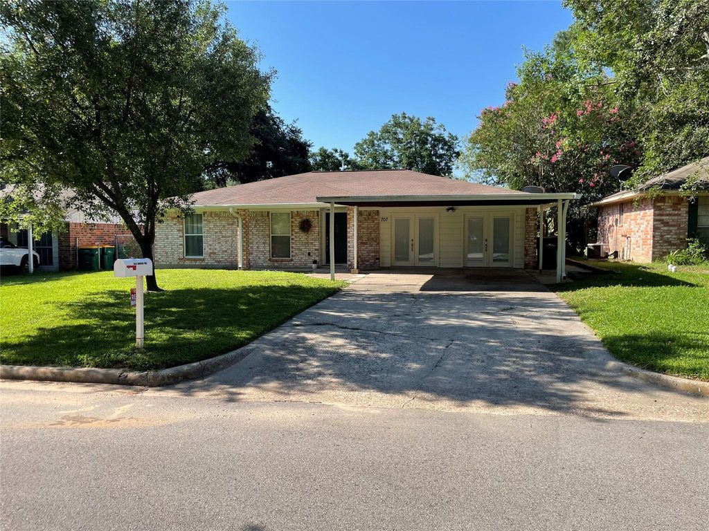 Photo of 707 Hildred Avenue, Conroe, TX 77303 (MLS # 30624615)