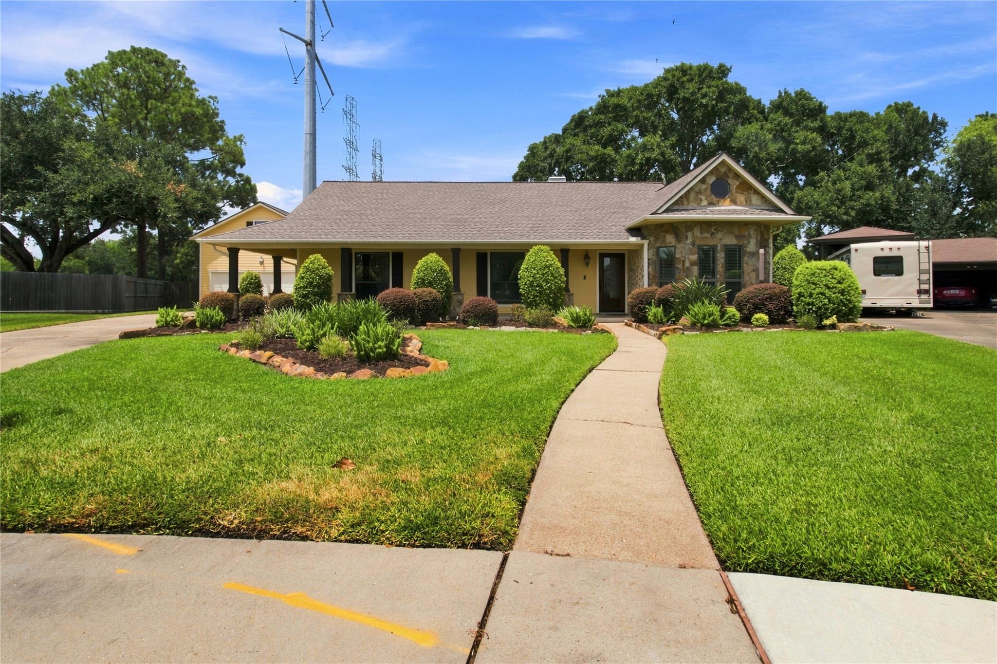 2118 Canterbury Court