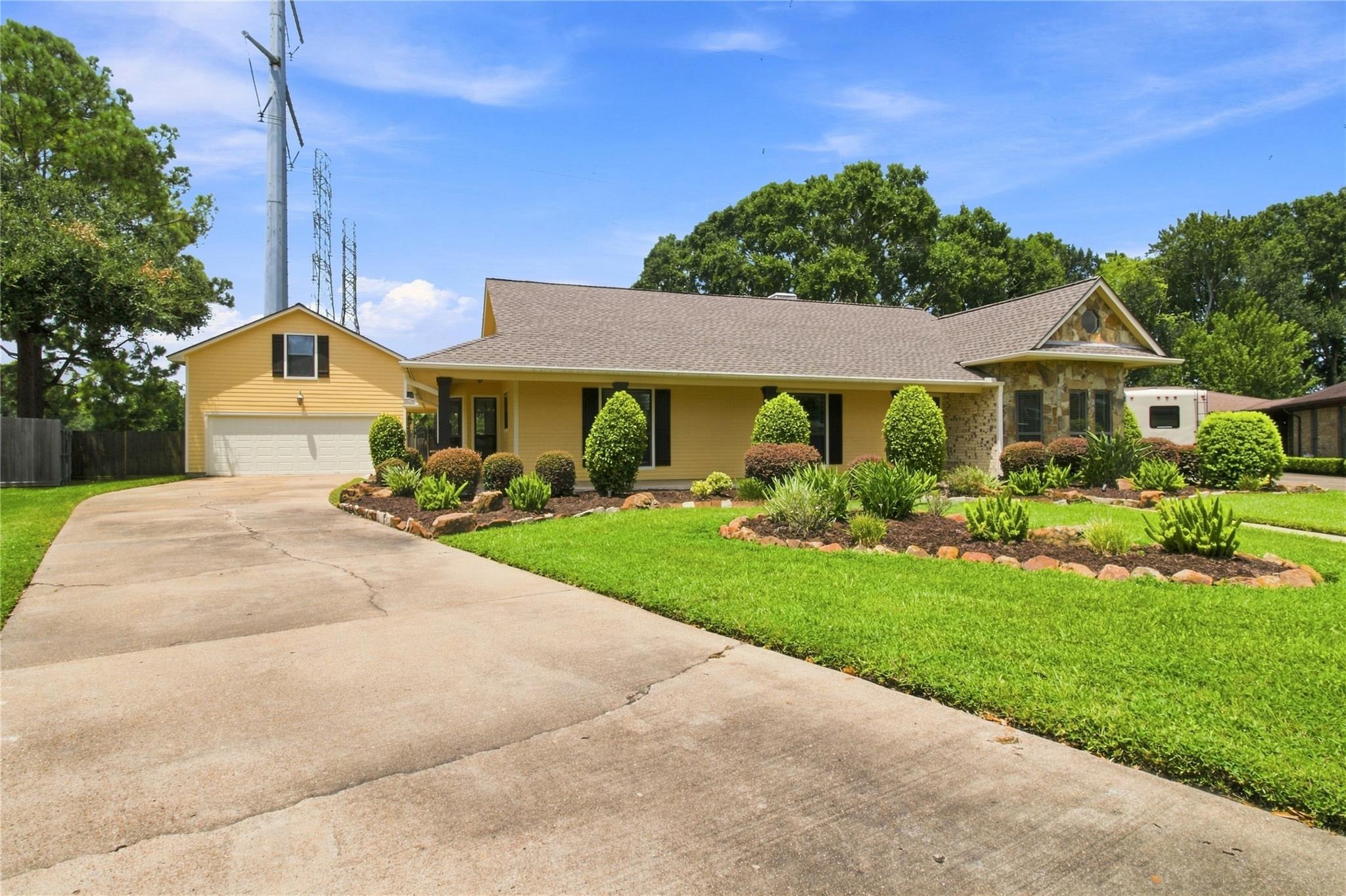 2118 Canterbury Court