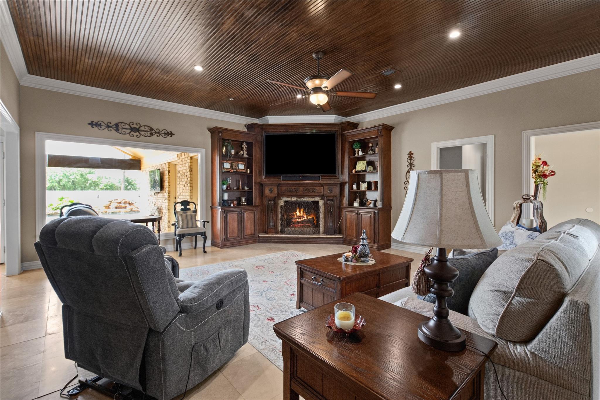 2118 Canterbury Court