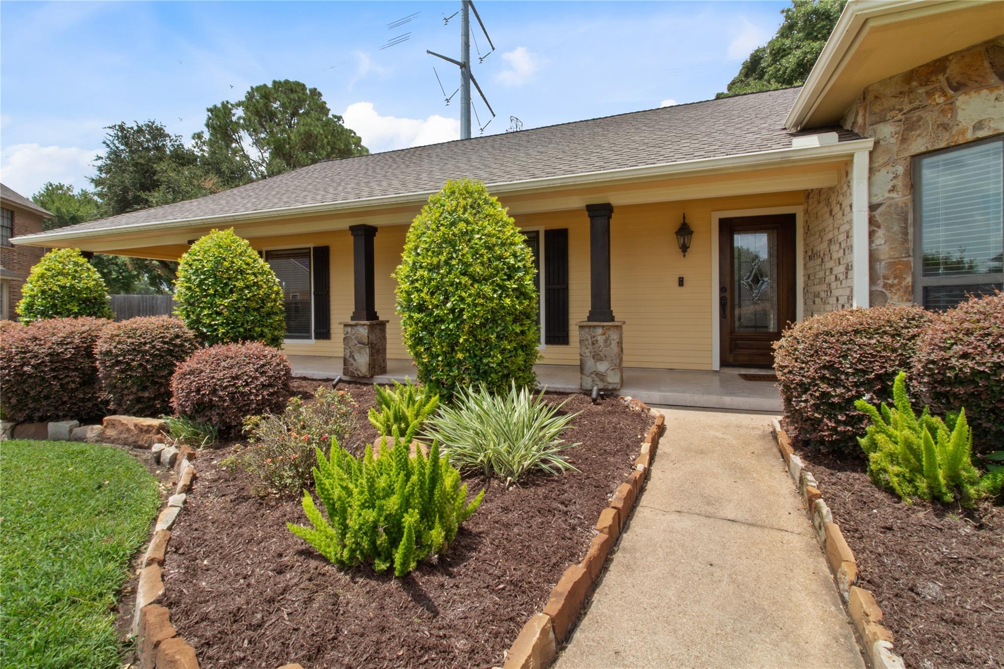 2118 Canterbury Court