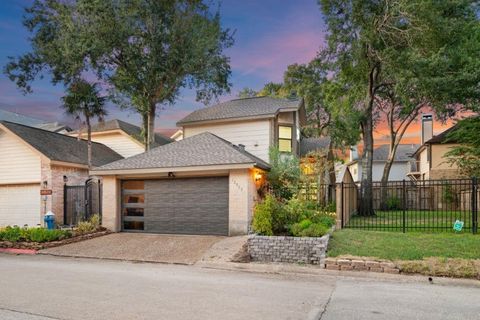 Photo of 12965 Kingsbridge Lane, Houston, TX 77077 (MLS # 74556395)