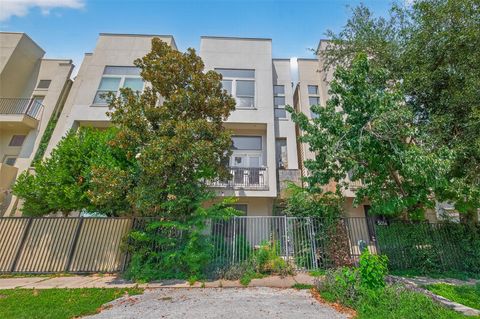 Photo of 5018 Lillian Street, Houston, TX 77007 (MLS # 93874166)