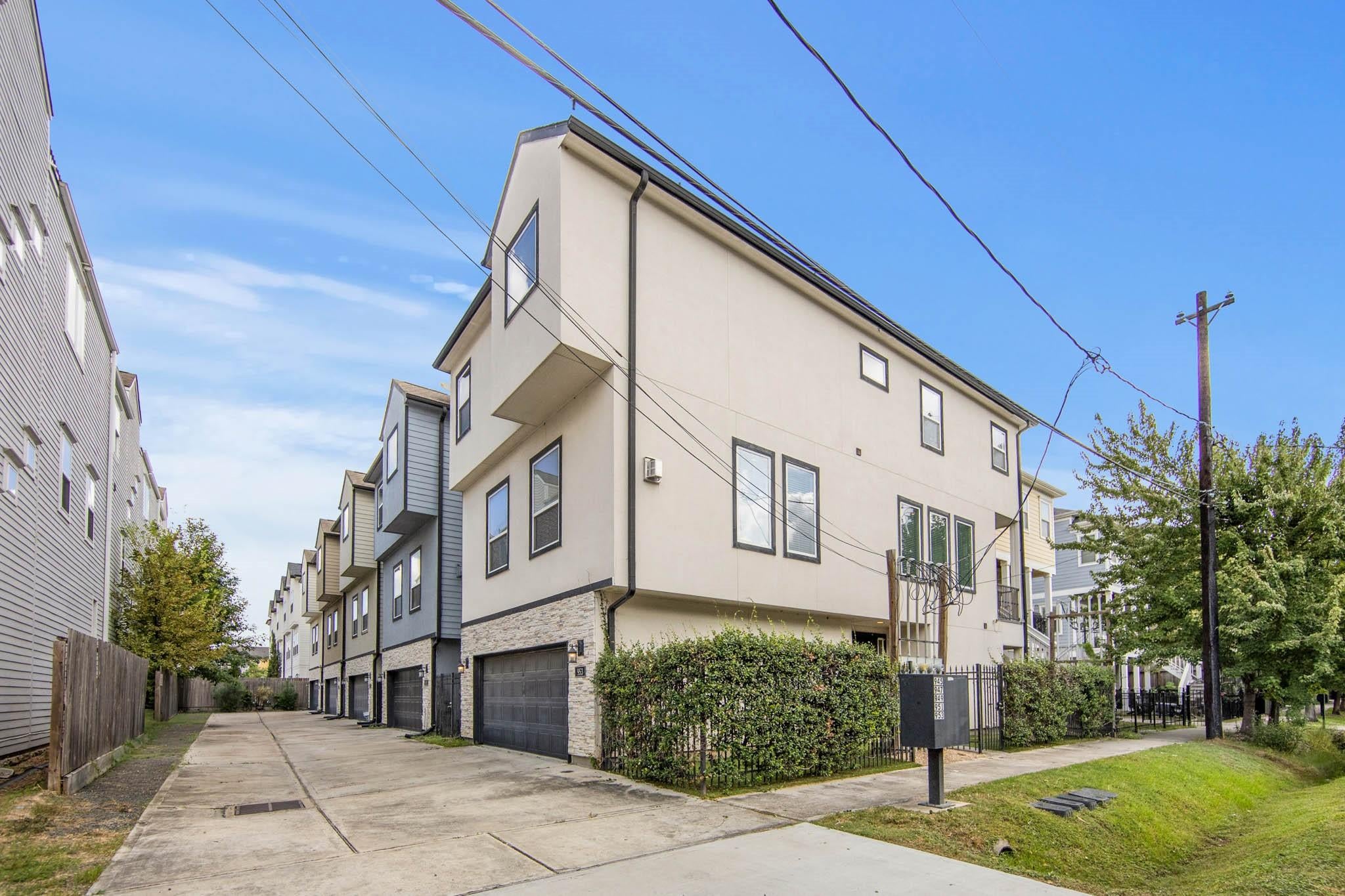 953 W 24th Street