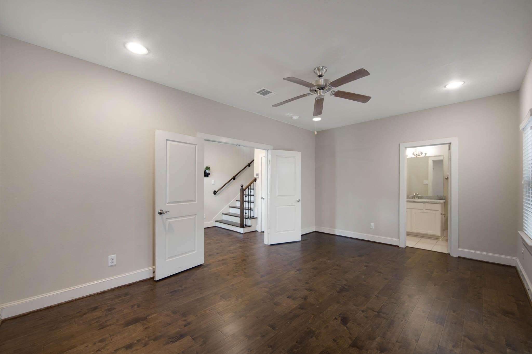 953 W 24th Street