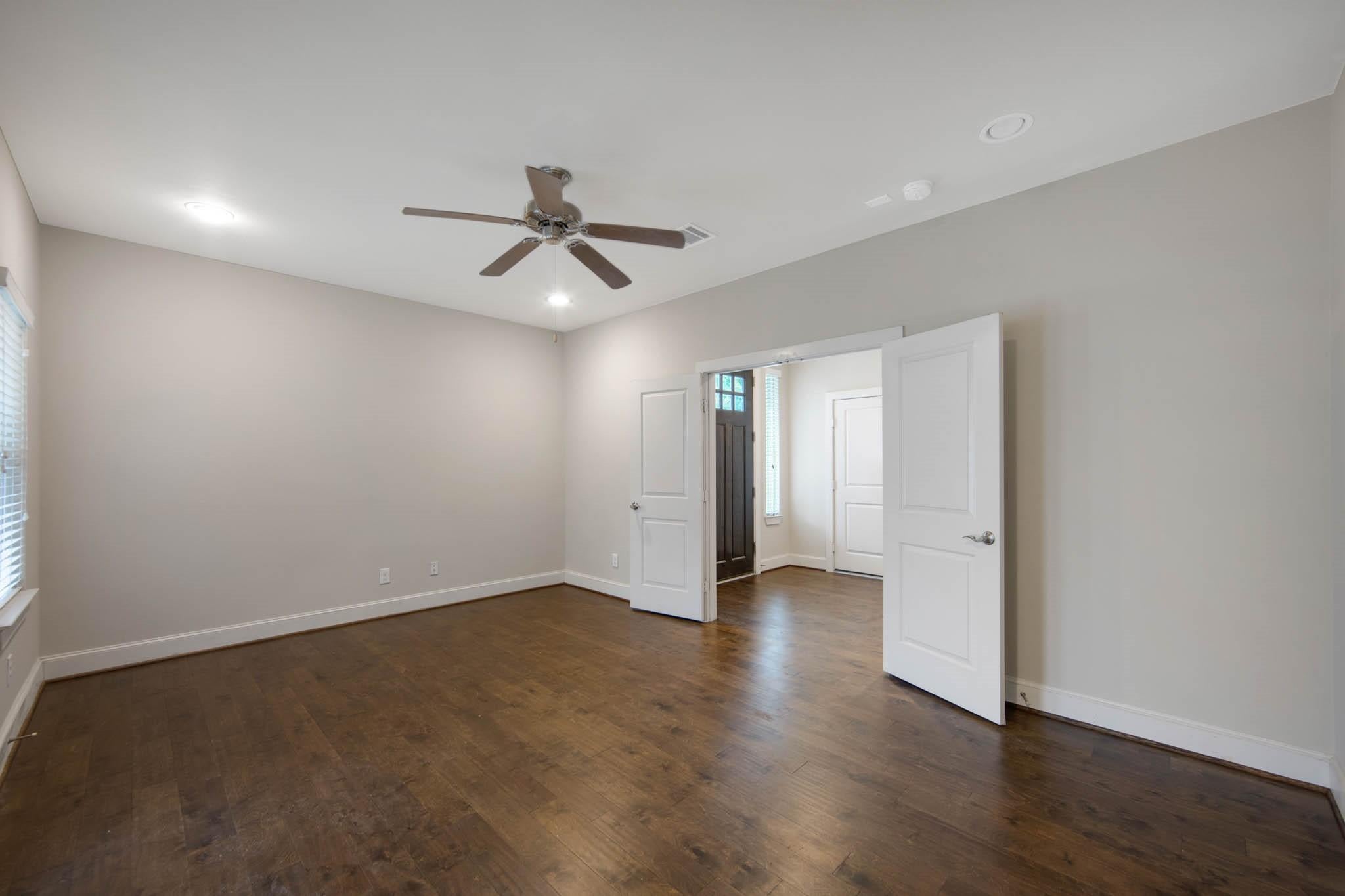 953 W 24th Street