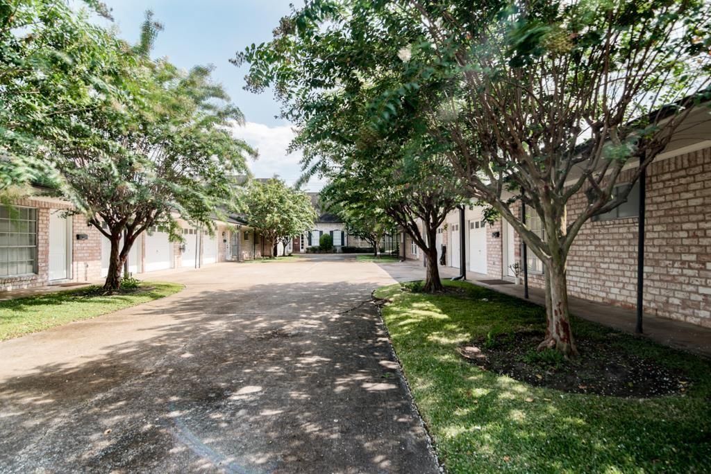 Photo of 5629 Winsome Lane, Houston, TX 77057 (MLS # 33981522)