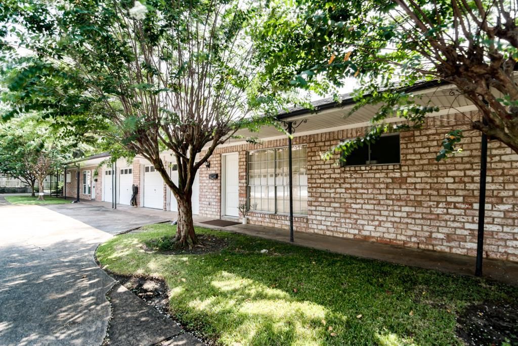 Photo of 5629 Winsome Lane, Houston, TX 77057 (MLS # 33981522)